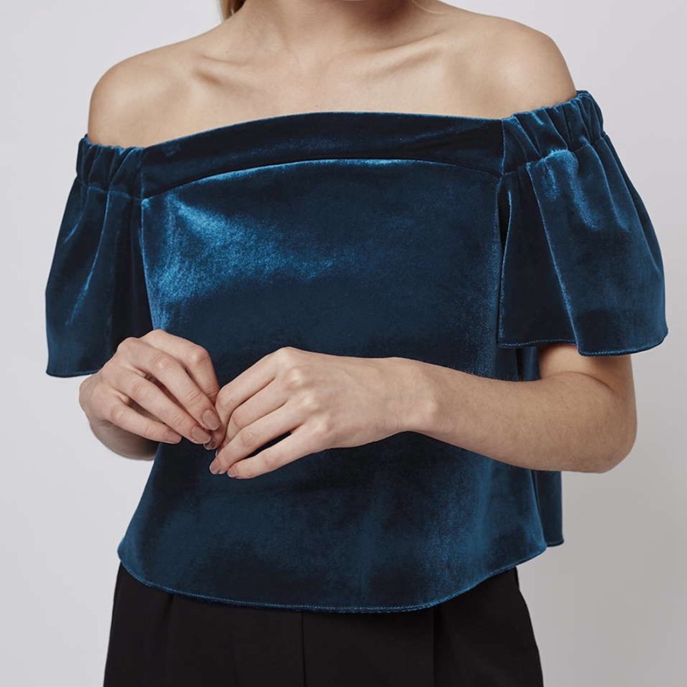 Topshop ‘Bardot’ Velvet Crop Top